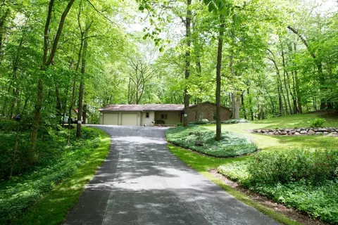 2343 S Corlett, Brighton, MI 48114 photo 2
