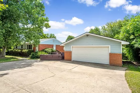 632 Skydale Dr, Ann Arbor, MI 48105 photo 7