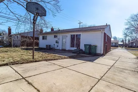 30444 Cherry Ave, Romulus, MI 48174 photo 5