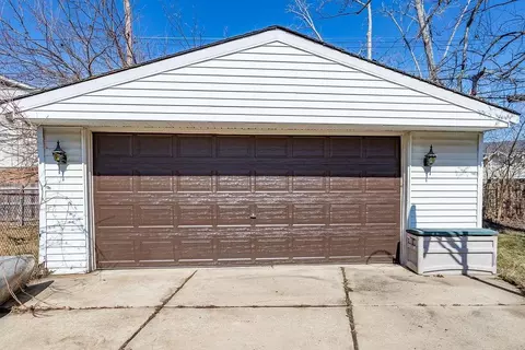 30444 Cherry Ave, Romulus, MI 48174 photo 3