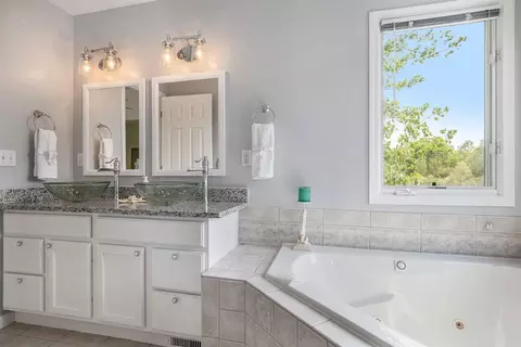 326 E Castlebury Cir, Saline, MI 48176 photo 23