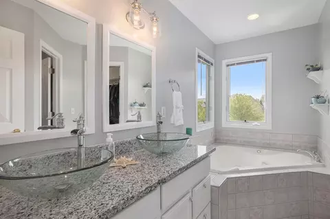 326 E Castlebury Cir, Saline, MI 48176 photo 21