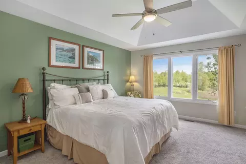 326 E Castlebury Cir, Saline, MI 48176 photo 4