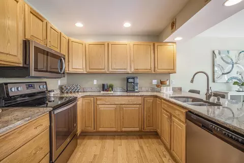 326 E Castlebury Cir, Saline, MI 48176 photo 8