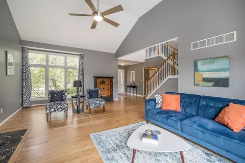 326 E Castlebury Cir, Saline, MI 48176 photo 2