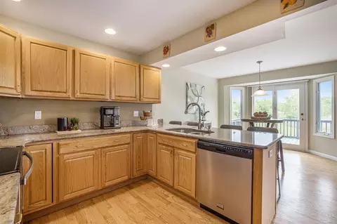 326 E Castlebury Cir, Saline, MI 48176 photo 9