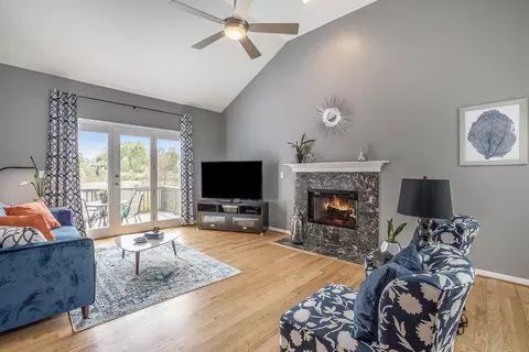 326 E Castlebury Cir, Saline, MI 48176 photo 6