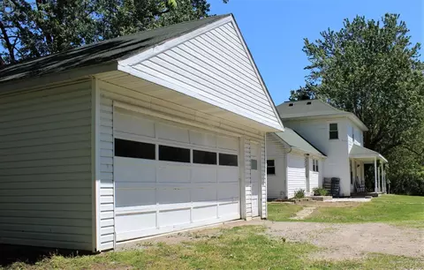 9027 Crabb Rd, Temperance, MI 48182 photo 4