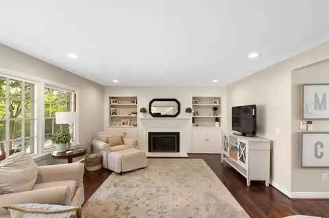 2321 Devonshire Rd, Ann Arbor, MI 48104 photo 9