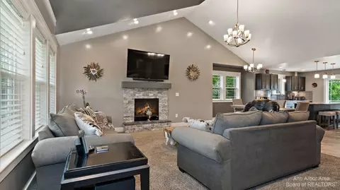 767 Pemberton Ln, Jackson, MI 49203 photo 3