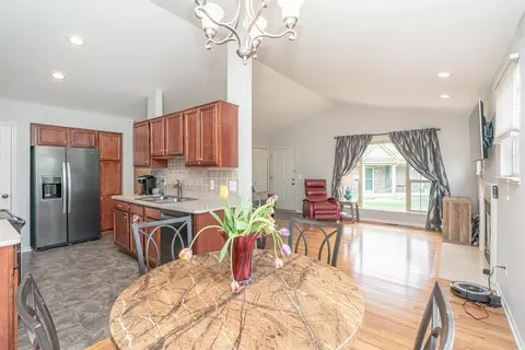 161 Commons Cir, Saline, MI 48176 photo 13