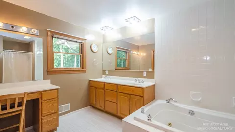 9240 Willow Rd, Saline, MI 48176 photo 25