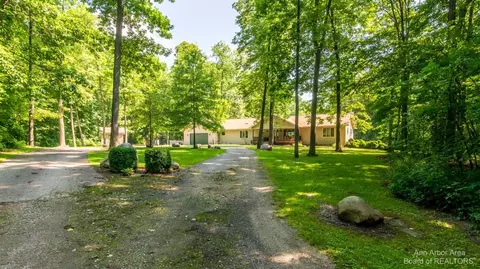 9240 Willow Rd, Saline, MI 48176 photo 3