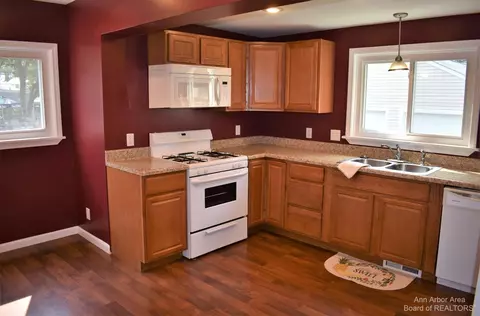 402 Outer Dr, Tecumseh, MI 49286 photo 6
