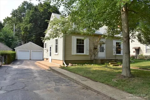 402 Outer Dr, Tecumseh, MI 49286 photo 1