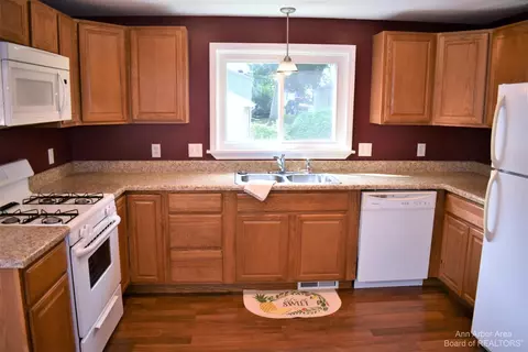 402 Outer Dr, Tecumseh, MI 49286 photo 5