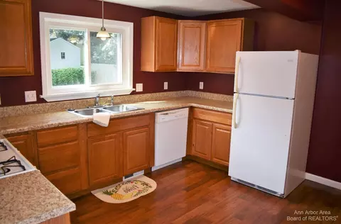 402 Outer Dr, Tecumseh, MI 49286 photo 4
