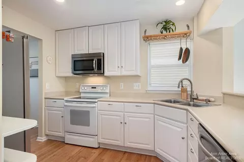 1736 S Maple Rd, Ann Arbor, MI 48103 photo 10