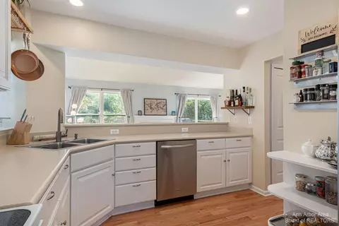 1736 S Maple Rd, Ann Arbor, MI 48103 photo 8