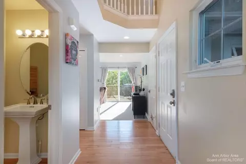 1736 S Maple Rd, Ann Arbor, MI 48103 photo 4