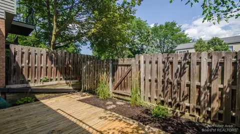 3473 Burbank, Ann Arbor, MI 48105 photo 6