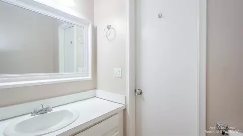 3473 Burbank, Ann Arbor, MI 48105 photo 28