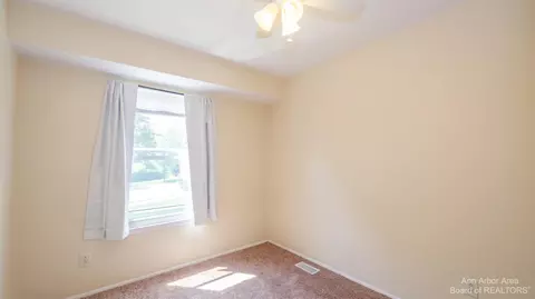 3473 Burbank, Ann Arbor, MI 48105 photo 29