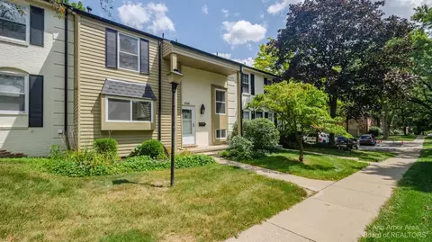 3473 Burbank, Ann Arbor, MI 48105 photo 2