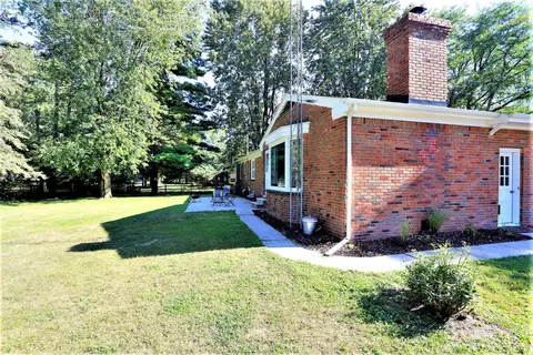 916 Red Mill Dr, Tecumseh, MI 49286 photo 4