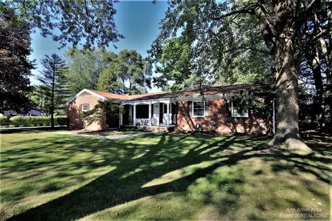 916 Red Mill Dr, Tecumseh, MI 49286 photo 1