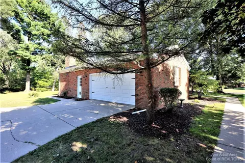 916 Red Mill Dr, Tecumseh, MI 49286 photo 3