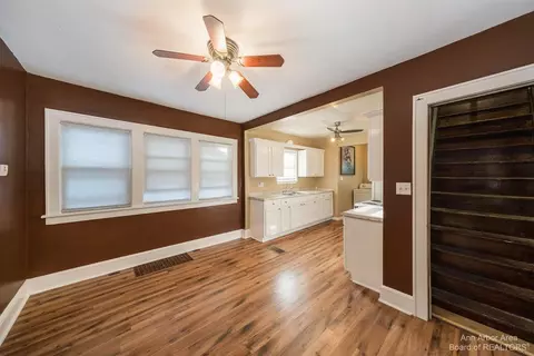 521 Saint Clair Ave, Jackson, MI 49202 photo 7
