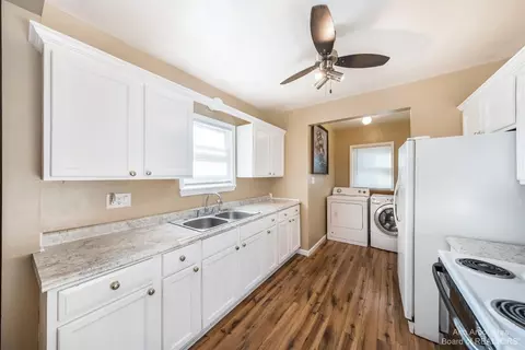 521 Saint Clair Ave, Jackson, MI 49202 photo 9