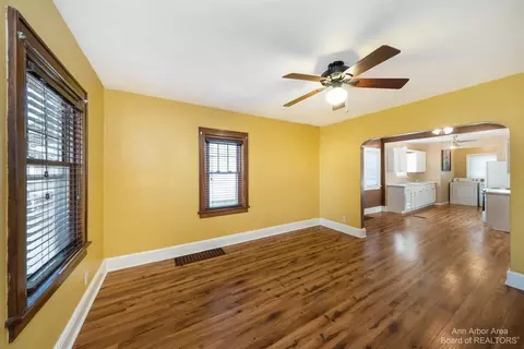 521 Saint Clair Ave, Jackson, MI 49202 photo 5