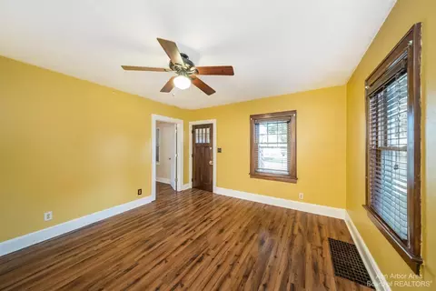 521 Saint Clair Ave, Jackson, MI 49202 photo 6
