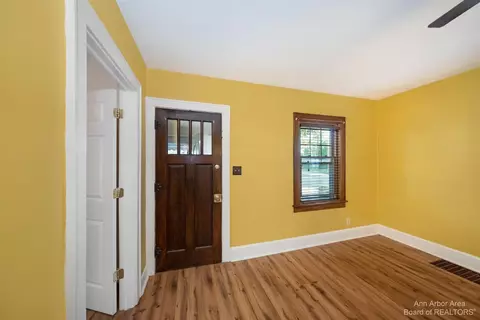 521 Saint Clair Ave, Jackson, MI 49202 photo 4