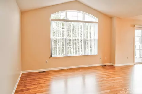 28814 Cullen Dr #6, Romulus, MI 48174 photo 8