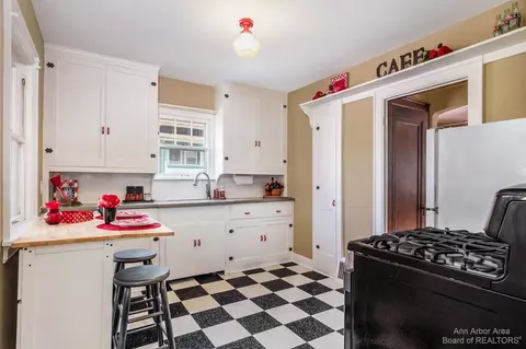 730 S Maple Rd, Ann Arbor, MI 48103 photo 4