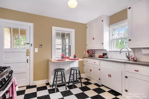 730 S Maple Rd, Ann Arbor, MI 48103 photo 9