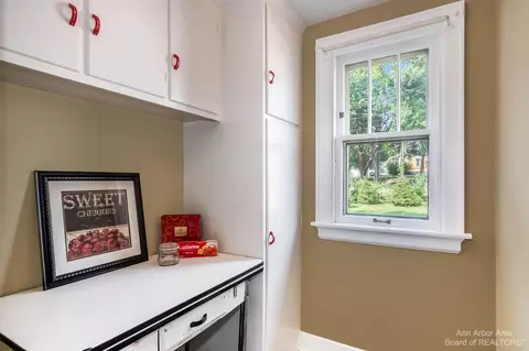 730 S Maple Rd, Ann Arbor, MI 48103 photo 10