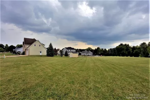 839 Stetson St, Tecumseh, MI 49286 photo 4