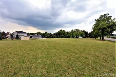 839 Stetson St, Tecumseh, MI 49286 photo 5