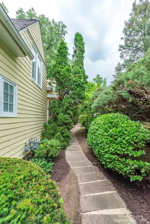 14 Ridgeway St, Ann Arbor, MI 48104 photo 83