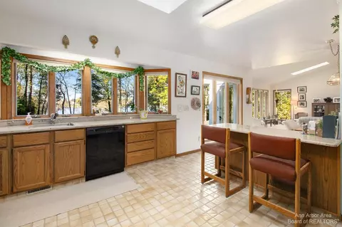 633 N Maxfield Rd, Brighton, MI 48114 photo 17
