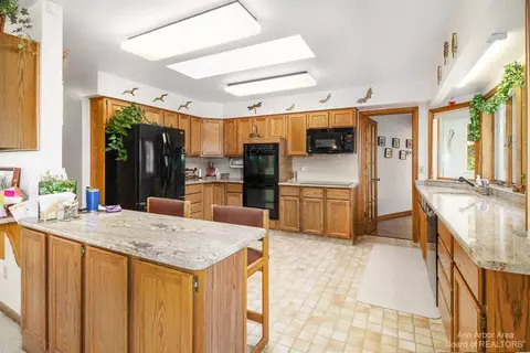 633 N Maxfield Rd, Brighton, MI 48114 photo 15