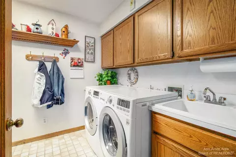 633 N Maxfield Rd, Brighton, MI 48114 photo 23