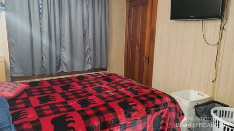 37578 W Huron River Dr, Romulus, MI 48174 photo 5
