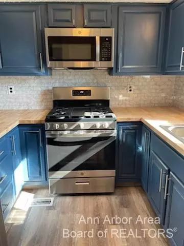 5976 S Custer Rd, Monroe, MI 48161 photo 6