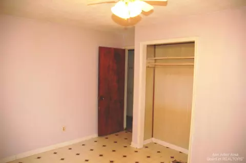 39125 Chase St, Romulus, MI 48174 photo 14