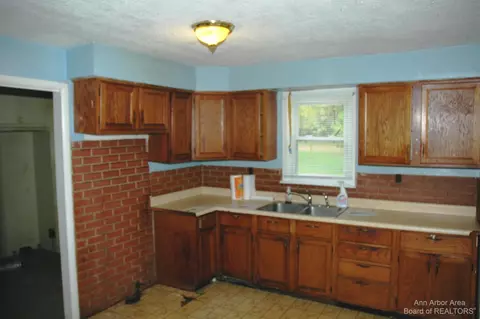 39125 Chase St, Romulus, MI 48174 photo 5